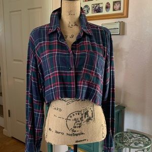 Super cute Crop Plaid Shirt distressed hem Size M